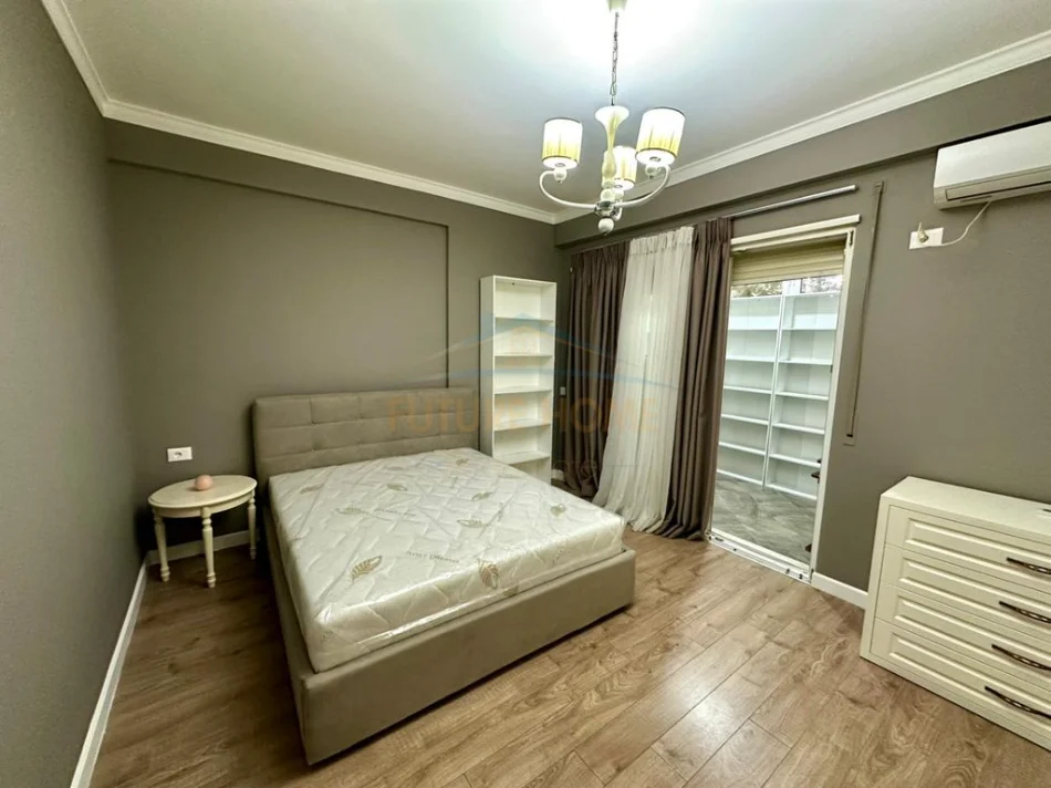 Tirane, jepet me qera apartament 3+1+2 Kati 1, 130 m² 1.300 € (KOPSHTI BOTANIK)