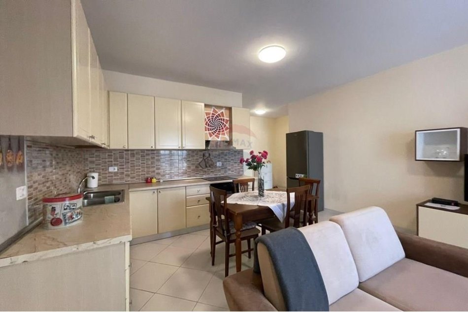 Tirane, jepet me qera apartament 1+1 Kati 2, 75 m² 500 € 
