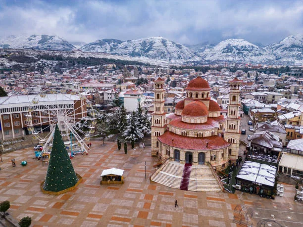 Tirane, oferte City-tour | Vizita qytetesh 𝗩𝗜𝗧𝗜 𝗜 𝗥𝗜 𝗡𝗘 𝗞𝗢𝗥𝗖𝗘, €𝟮𝟰𝟵/𝗣!