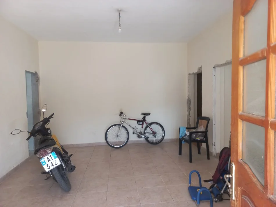 Tirane,Qera Ambjent-Biznesi, ideale për klinik medikale, dentare, sallon parukeri, magazin, kopsht fëmijësh etj ,kat 0, sip.190m², qera 1'000€/muaj, përfshir 15% tatim burim, në rr.K.Ylli, tek Çerdhja Nr.42, 70m nga rr.Aleksandër Moisiu/Kinostudio, dhe 200m nga TV Clan/rrethi-Porcelanit / Freskut, T