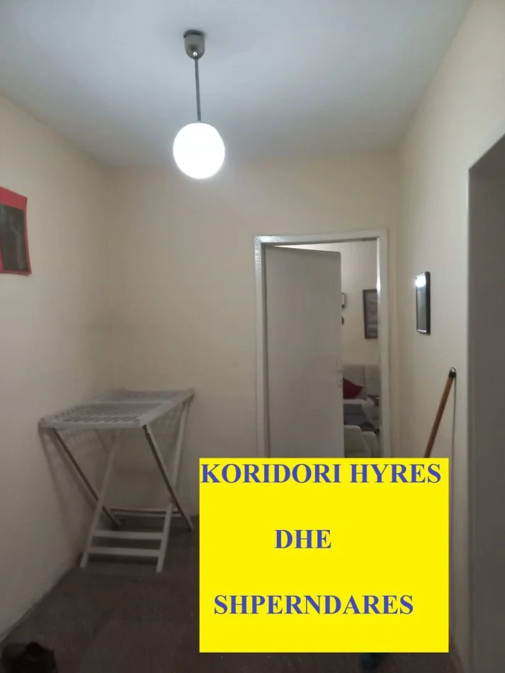 Tirane,Me Qera Apartament mobiluar,tipit 1+1,kat 4, sipërfaq 55m², qera 35'000 Leke/muaj, ne nje pallat ekzisteues tullë kuqe, me 5-kate, afër Brylit, blv B.Curri / rr.Hodo Beg. 30m nga Ura e Brrylit kryqëzimi me rr."Kont Leopold Bertold",8-minuta në këmbë nga Parlamenti / Ura/ rr.Elbasanit Tirane