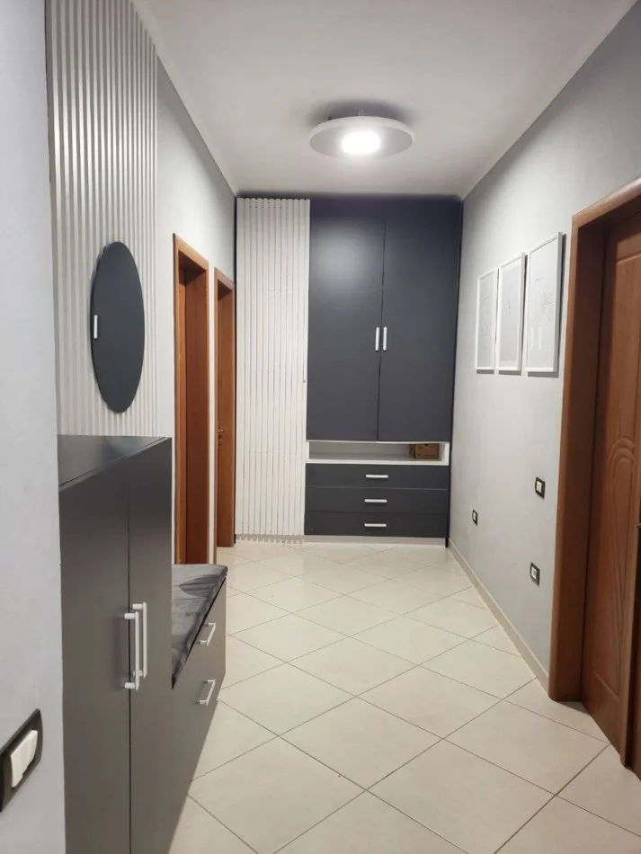 Tirane, jepet me qera apartament 2+1 Kati 3, 90 m² 450 € (Suke)
