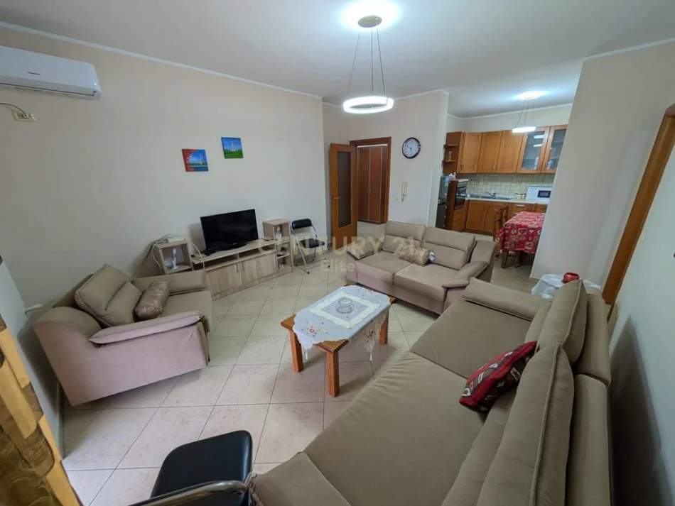 Tirane, jepet me qera apartament 3+1 Kati 7, 115 m² 900 € 