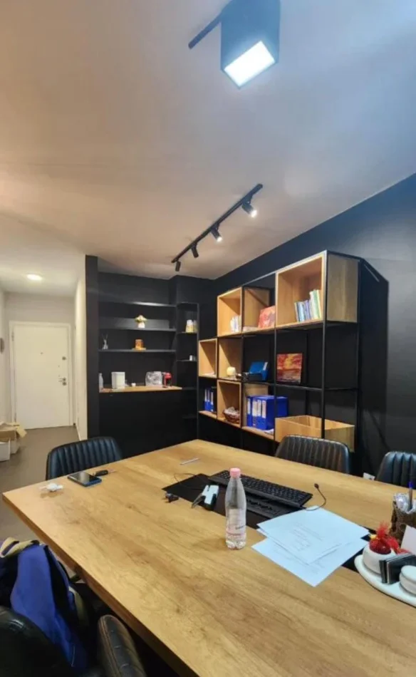 Tirane, jepet me qera ambjent biznesi Kati 1, 85 m² 850 € (rruga kosovareve)