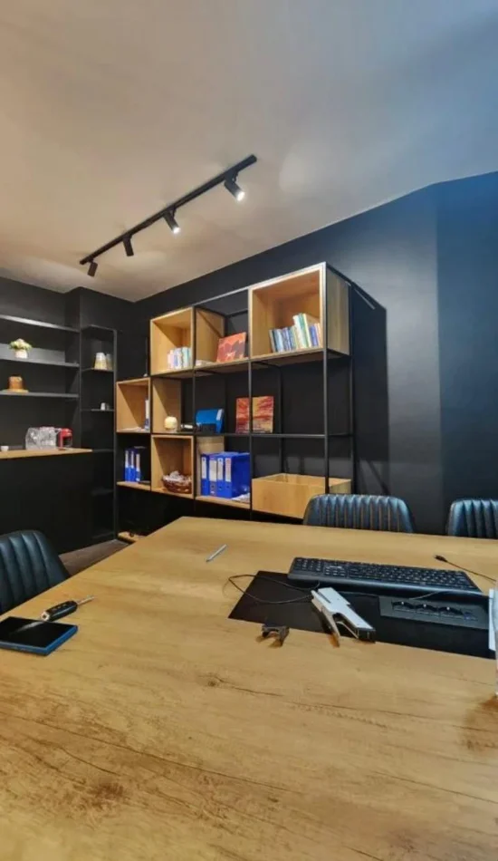 Tirane, jepet me qera ambjent biznesi Kati 1, 85 m² 850 € (rruga kosovareve)