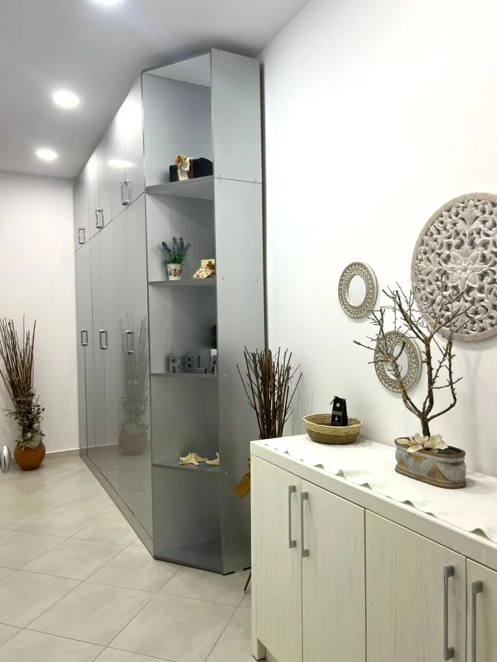 Tirane, jepet me qera apartament 1+1 Kati 2, 64 m² 600 € (Kopshti Botanik)