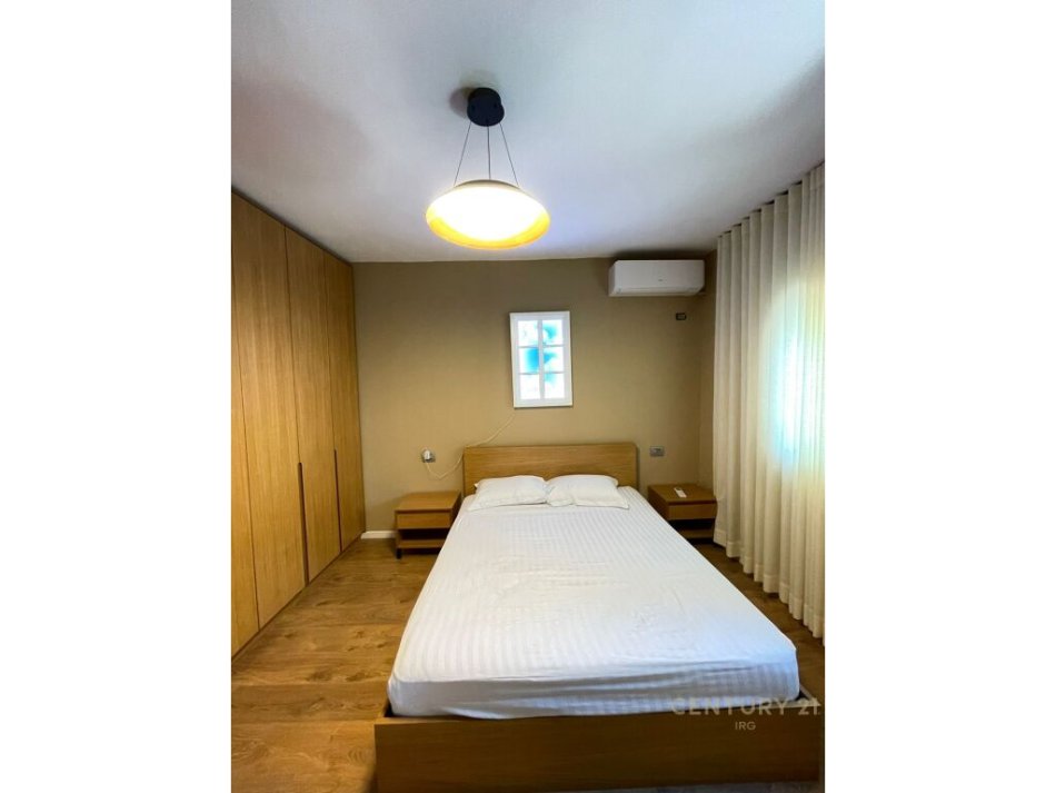 Tirane, jepet me qera apartament 2+1 Kati 3, 100 m² 850 € (Komuna e parisit)
