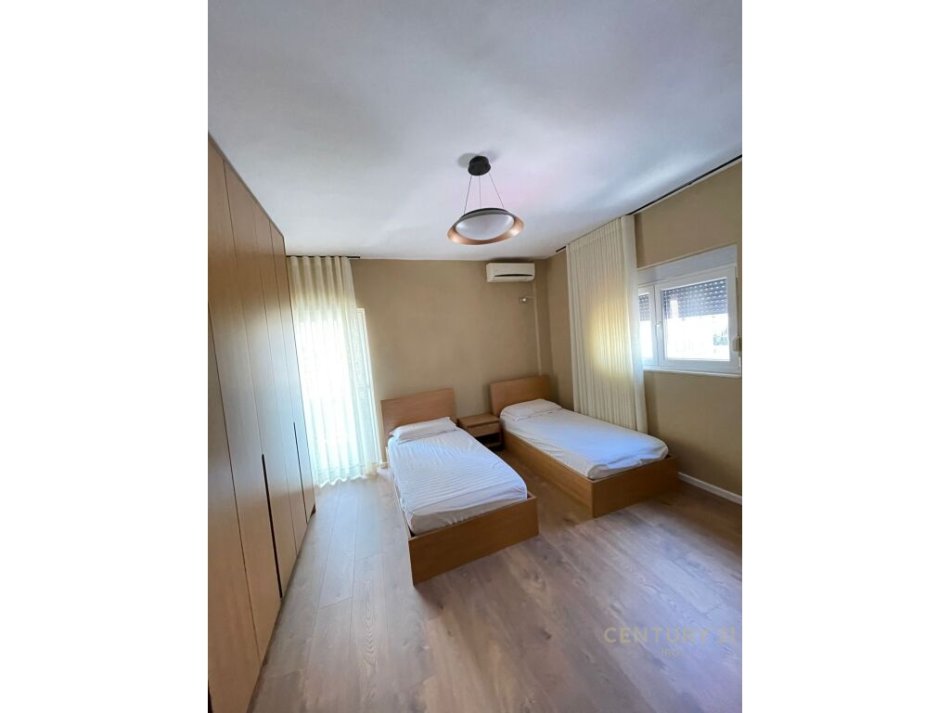 Tirane, jepet me qera apartament 2+1 Kati 3, 100 m² 850 € (Komuna e parisit)