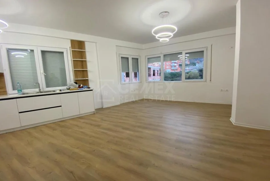 Tirane, jepet me qera apartament 2+1 Kati 4, 115 m² 500 € (Kopshti Botanik)