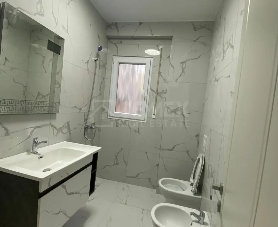 Tirane, jepet me qera apartament 2+1 Kati 4, 115 m² 500 € (Kopshti Botanik)
