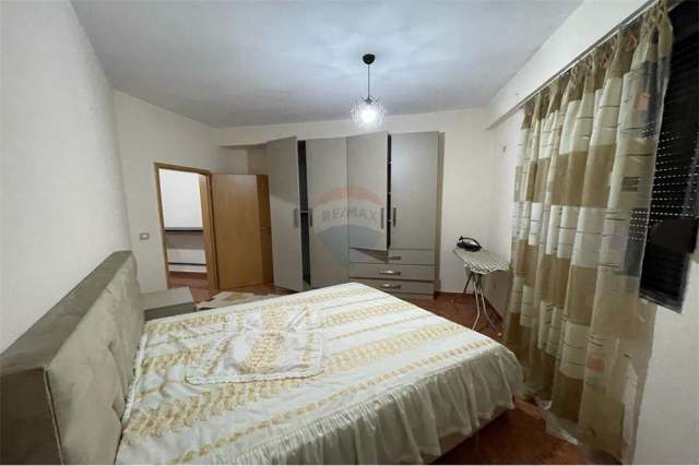 Tirane, jepet me qera apartament 1+1 Kati 1, 75 m² 450 Euro (Komuna e Parisit)