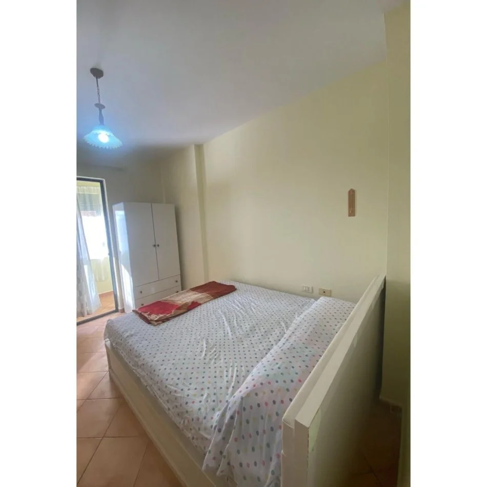Tirane, jepet me qera apartament 1+1 Kati 2, 60 m² 500 € (shkolla kuqe)