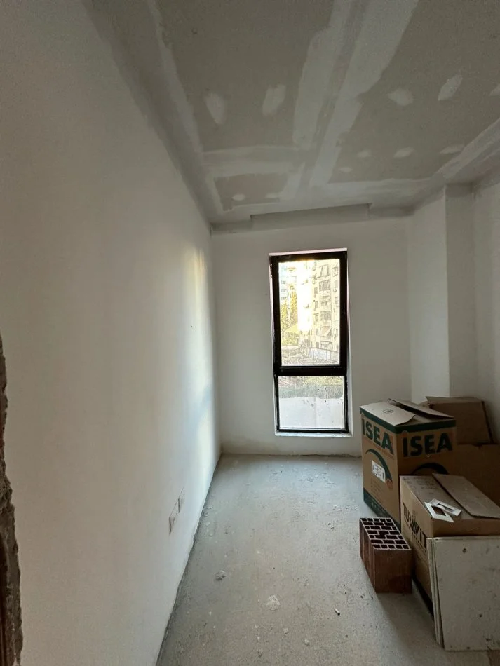 Tirane, jepet me qera zyre Kati 4, 70 m² 800 € (Myslym Shyri)