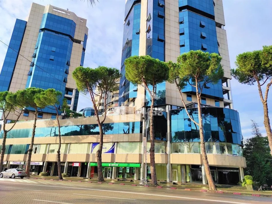 Tirane, jepet me qera ambjent biznesi Kati 12, 118 m² 1.500 € (kullat binjake)