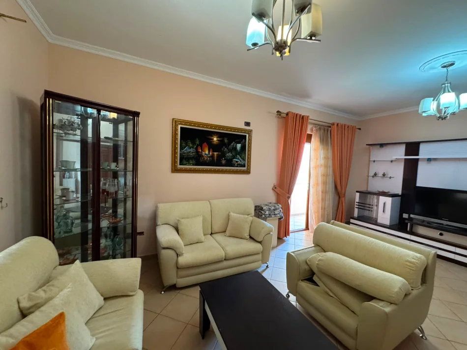 Tirane, jepet me qera apartament 2+1+Aneks+Ballkon Kati 2, 150 m² 500 € (ne rrugen Ram Sadria Tirane.)