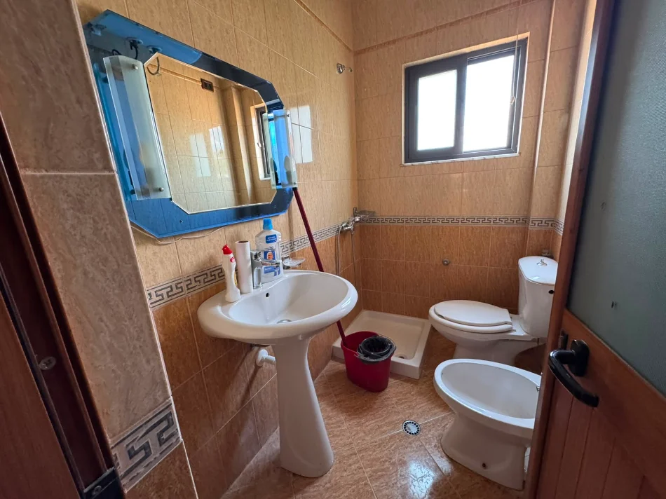 Tirane, jepet me qera apartament 2+1+Aneks+Ballkon Kati 2, 138 m² 500 € (ne rrugen Ram Sadria Tirane)