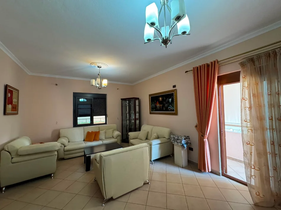 Tirane, jepet me qera Vile 2+1+Aneks+Ballkon Kati 2, 118 m² 500 € (rruga Ram Sadria Tirane)