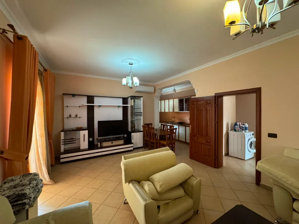 Tirane, jepet me qera Vile 2+1+Aneks+Ballkon Kati 2, 128 m² 500 € (ne rrugen Ram Sadria Tirane)