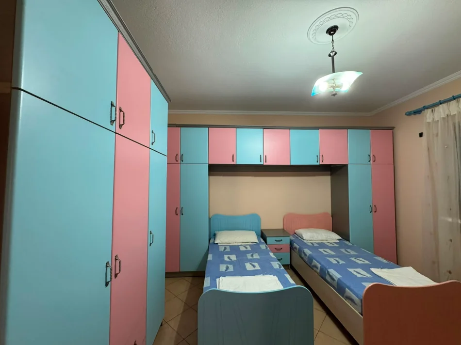Tirane, jepet me qera Vile 2+1+Aneks+Ballkon Kati 2, 128 m² 500 € (ne rrugen Ram Sadria Tirane)