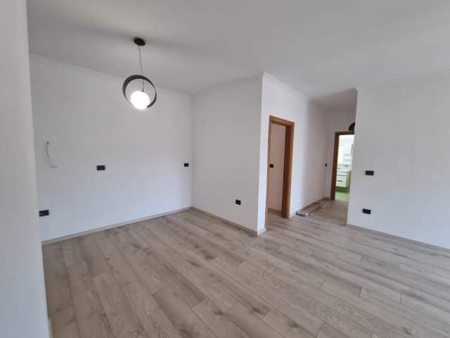 Tirane, jepet me qera apartament 3+1+BLK Kati 7, 130 m² 600  (Komuna e Parisit)