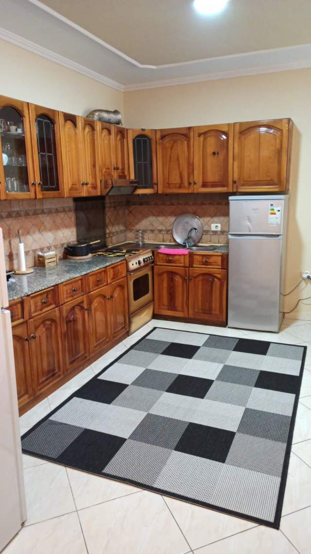 Tirane, jepet me qera apartament 2+1+A+BLK Kati 2, 135 m² 600  (Rruga Medar Shtylla)
