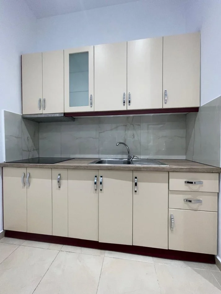 Tirane, jepet me qera 1+1+Ballkon Kati 1, 60 m² 400 € (Rruga "Fuat Toptani")