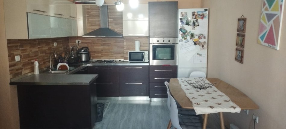 Tirane, jepet me qera apartament 2+1+Ballkon Kati 2, 85 m² 350 € (Misto mame pallatet cabej)