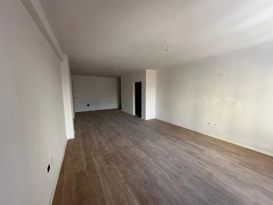 Tirane, jepet me qera apartament 1+1 Kati 2, 88 m² 530 € (Rruga Qemal Stafa)
