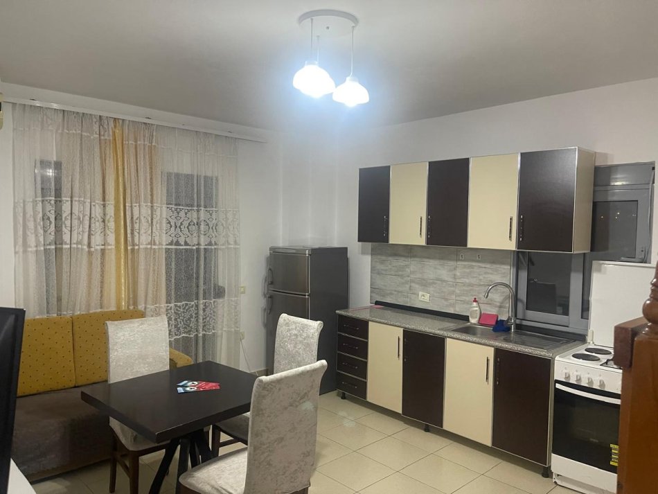 Himare, jepet me qera apartament 1+1+Ballkon Kati 2, 60 m² 40 €/nata  (Spitali i Himares)