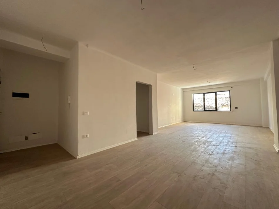 Tirane, jepet me qera apartament 1+1 Kati 2, 88 m² 530 € (Rruga Qemal Stafa)