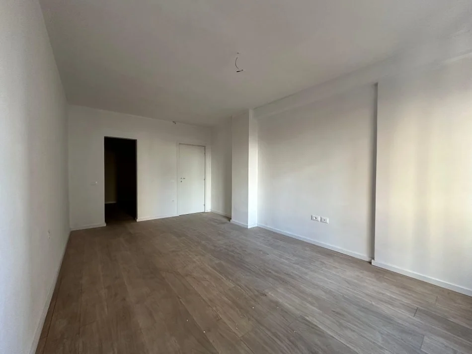 Tirane, jepet me qera apartament 1+1 Kati 2, 81 m² 500 € (Rruga Qemal Stafa)