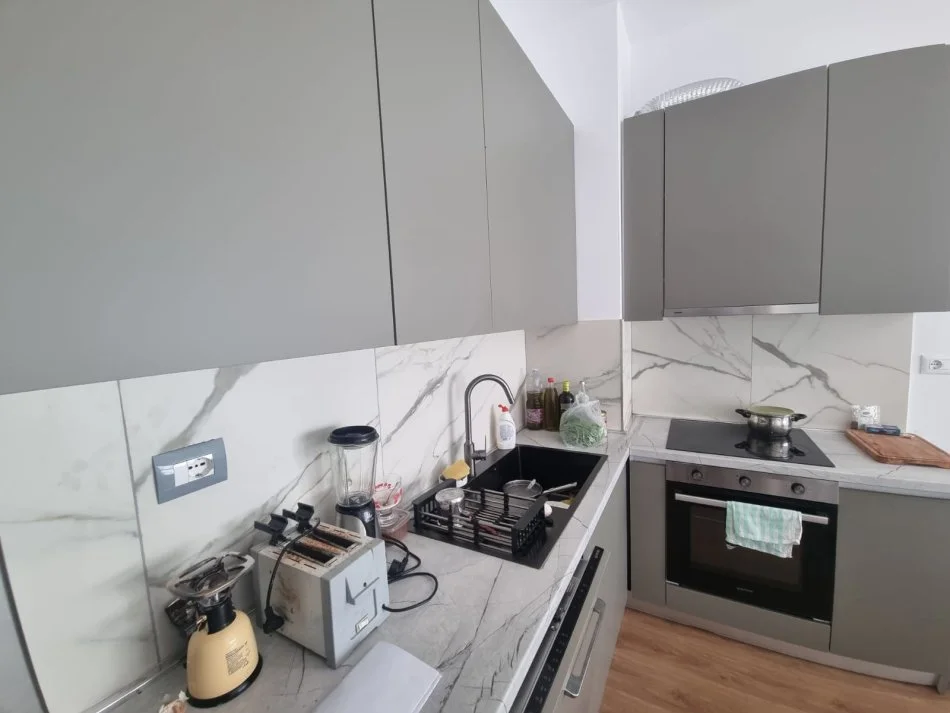 Tirane, shitet apartament 1+1+Ballkon Kati 6, 51 m² 80.000 € (Rruga Pasho Hysa)