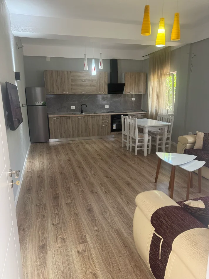Tirane, jepet me qera apartament 2+1+Aneks+Ballkon Kati 0, 120 m² 350 € (qyteti studenti , sauk)