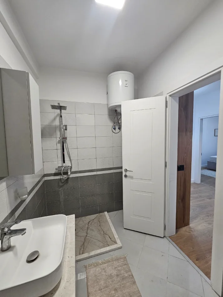 Tirane, shitet apartament 1+1+Ballkon Kati 5, 67 m² 121.000 € 