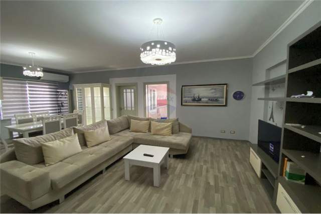 Tirane, jepet me qera apartament 2+1+BLK Kati 4, 95 m² 500 Euro (Komuna Parisit)