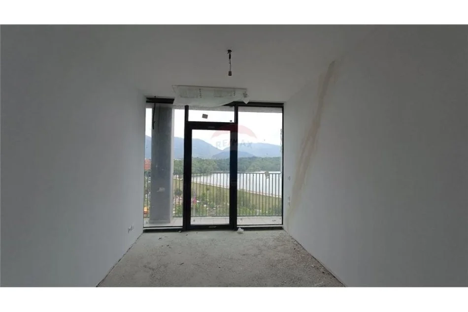 Tirane, jepet me qera zyre Kati 7, 124 m² 1.200 € (Liqeni Artificial)