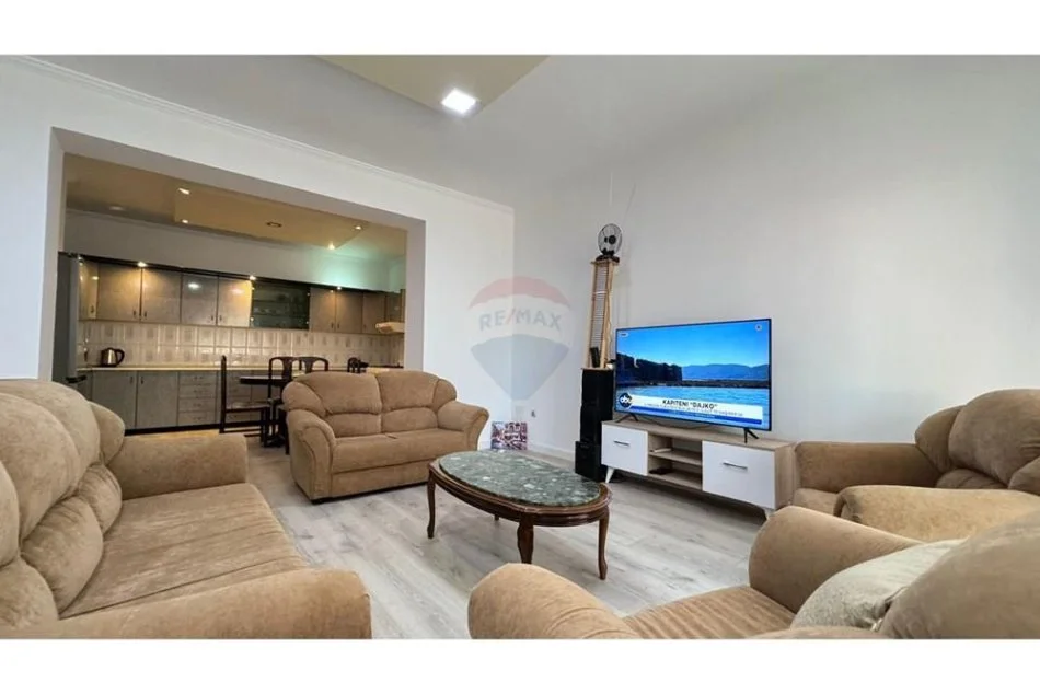 Tirane, jepet me qera apartament 3+1+Aneks+Ballkon Kati 2, 146 m² 550 € (Rruga Bardhyl)