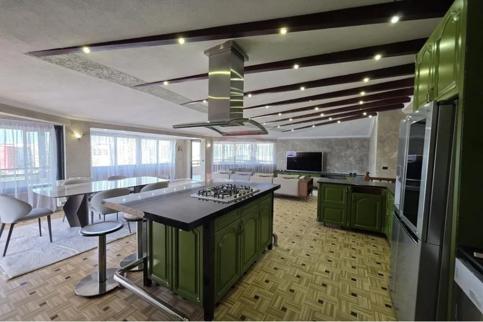 Tirane, jepet me qera apartament+verande | Penthouse Kati 7, 330 m² 2.500 € (Liqeni i Tiranes)
