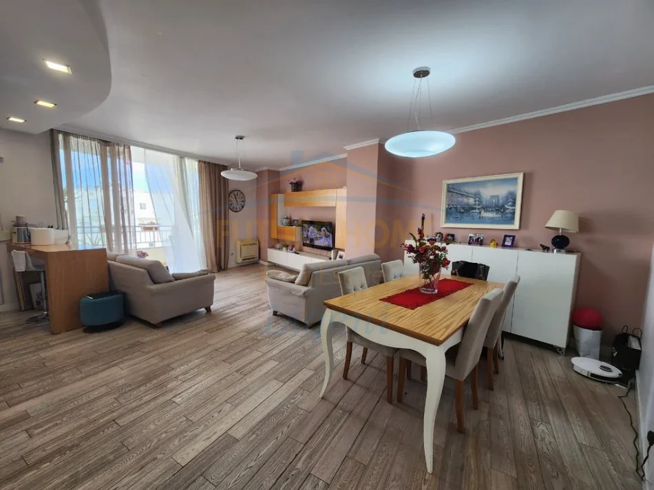 Tirane, shitet apartament 3+1+PARKIM , Kati 3, 138 m² 315.000 € (LIQENI I THATE)