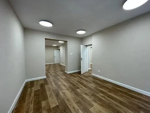 Tirane, jepet me qera zyre Kati 2, 110 m² 1.250 € (WILLSON)