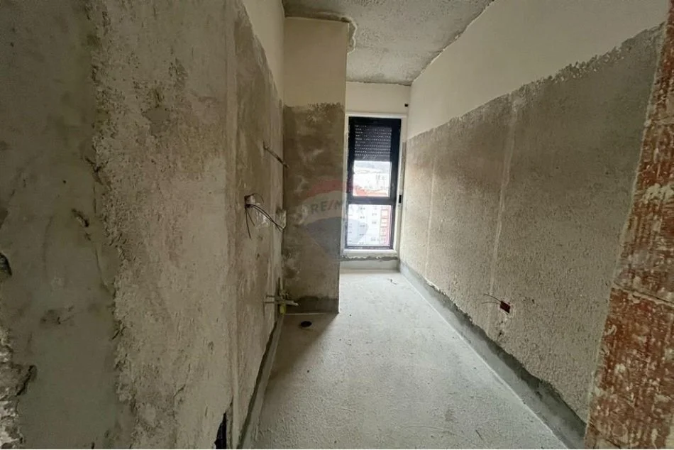 shitet , 92 m² 300.000 € (APARTAMENT 2+1+2 NE SHITJE TEK KOMUNA E PARISIT)
