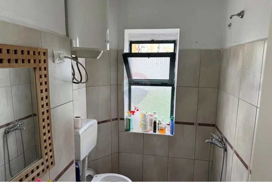 shitet , 60 m² 90.000 € (APARTAMENT 1+1 PER SHITJE NE LAPRAKE)