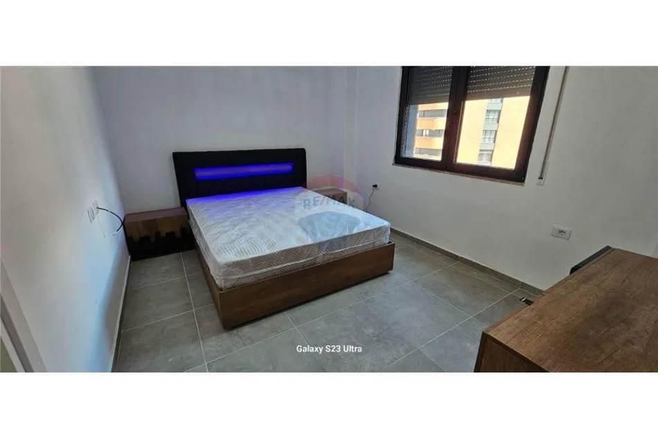 Tirane, jepet me qera apartament 1+1+Ballkon Kati 4, 77 m² 550 € 