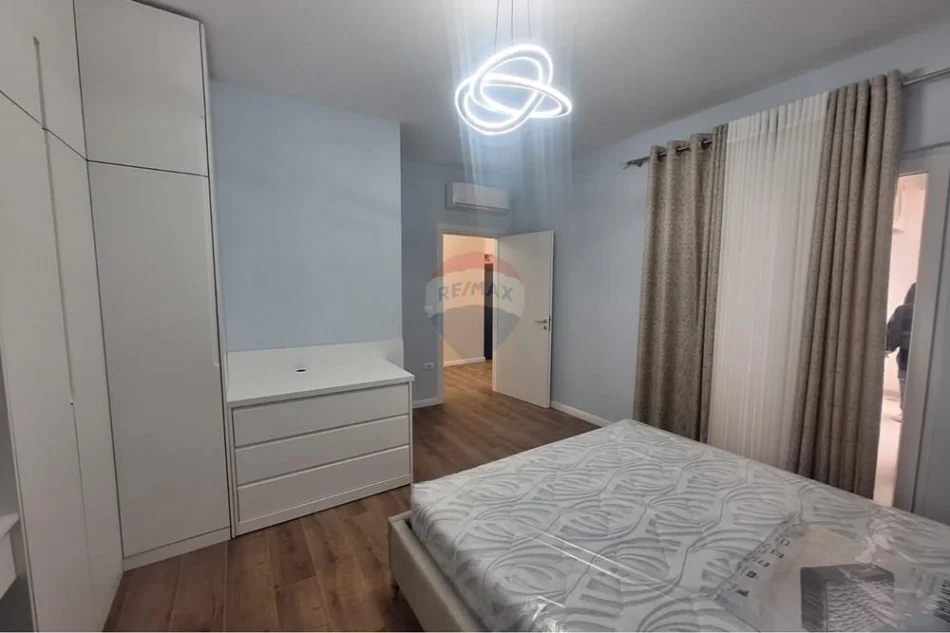 Tirane, jepet me qera apartament 1+1+Aneks+Ballkon Kati 8, 70 m² 650 € (Zogu i Zi)
