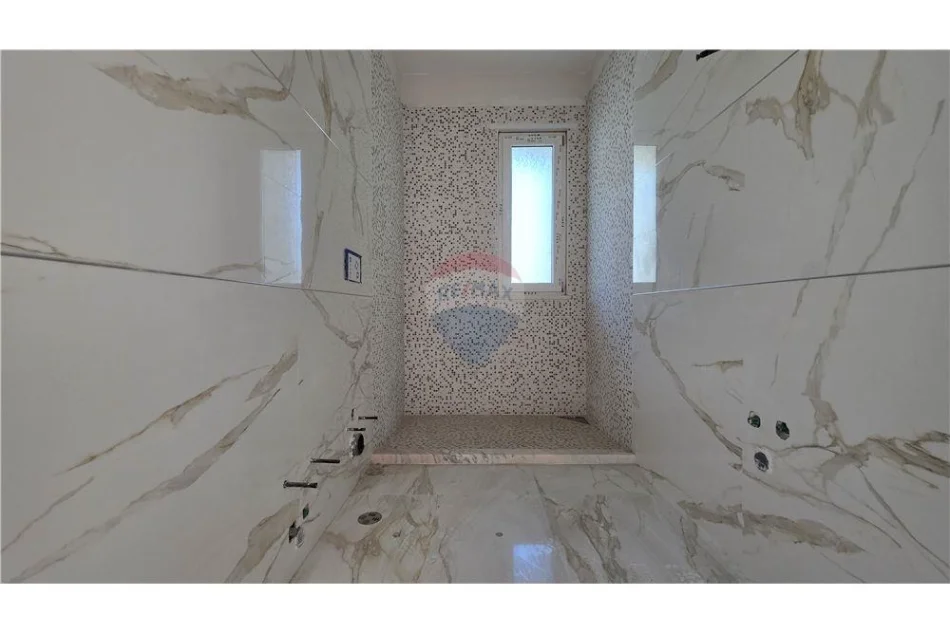 Vlore, shitet apartament duplex Dublex Kati 6, 237 m² 320.000 € (Rruga Jeronim Derada,Vlore)