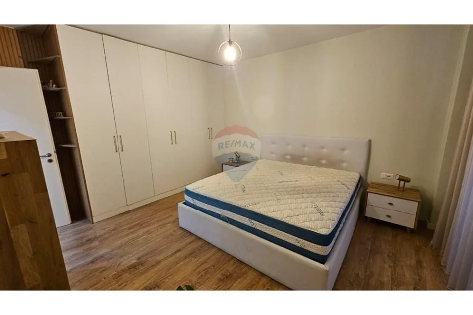 Tirane, jepet me qera , 100 m² 700 € 