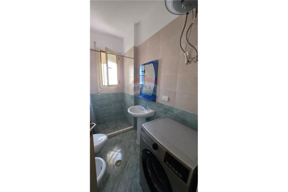Vlore - Lungomare, jepet me qera apartament 1+1 Kati 4, 43 m² 300 € (Rruga Dhimitër Konomi, Vlore)