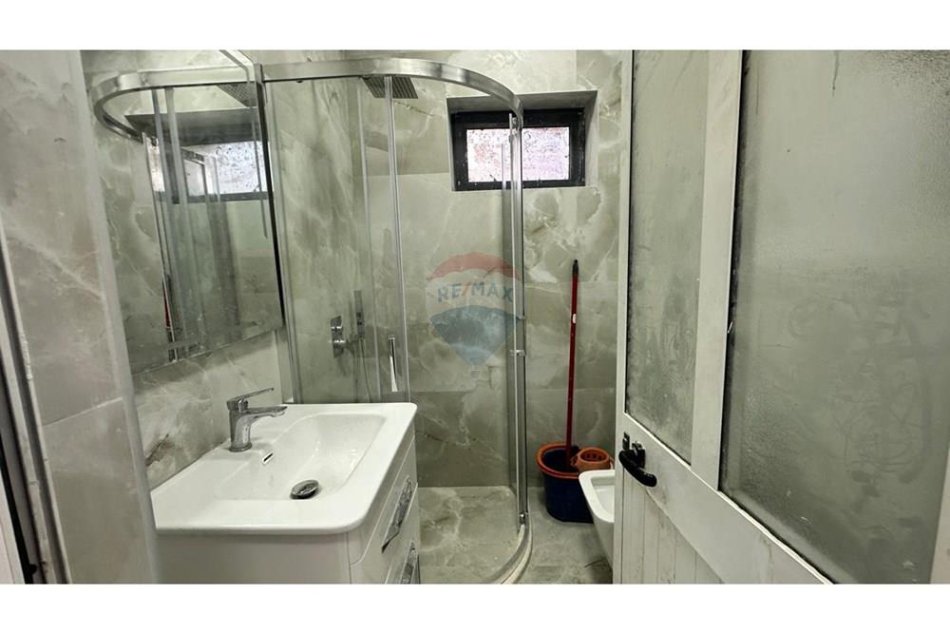 Tirane, jepet me qera garsonier 1+1 Kati 0, 66 m² 400 € (9-katshet)