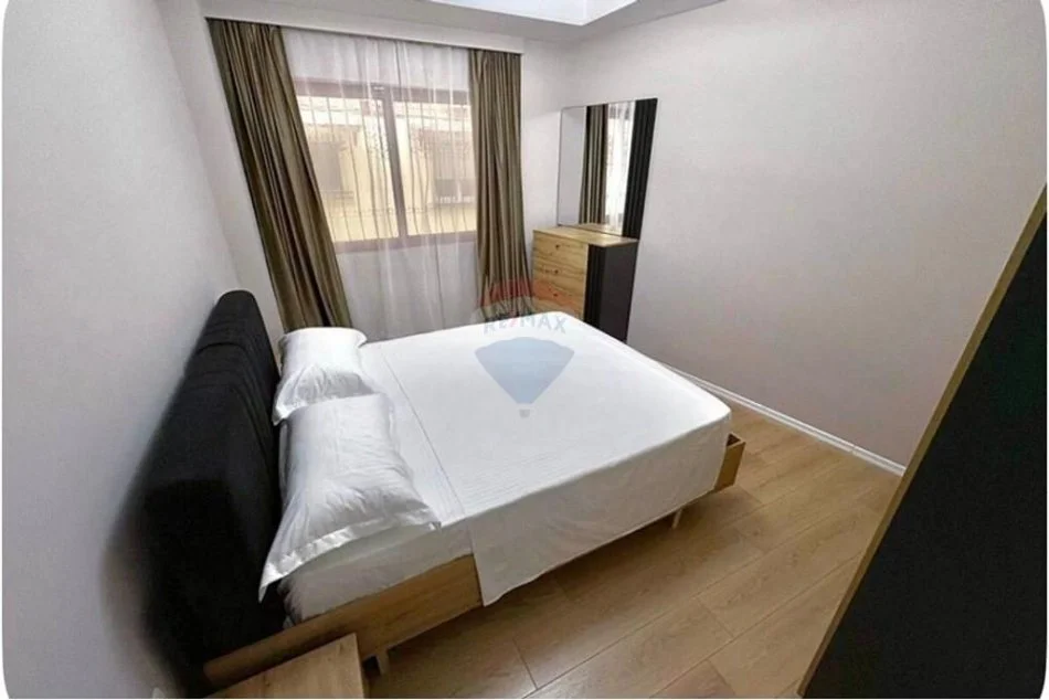 Tirane, jepet me qera 2+1 , 75 m² 900 € 
