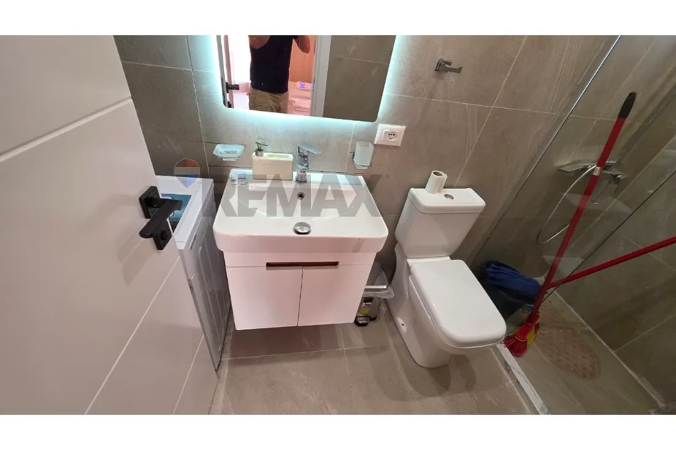 Vlore - Lungomare, jepet me qera garsonier Studio Kati 0, 40 m² 320 € (Rruga Petro Marko, Vlore)